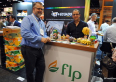 Gary Tozzo, de Mor USA, conversando con Felipe Páez, de FLP, Ecuador.