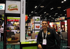 Robert Hernández, de Fresh Farms, en el pabellón mexicano.