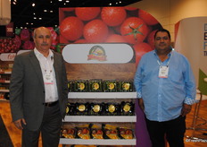 La empresa dominicana MamaMia, con Shimon Eférgan y Alfonso Torres.