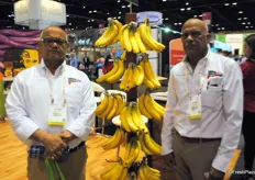Víctor Peña y Gil Blas Martínez en representación de la Asociación Dominicana de Productores de Banano (Adobanano).