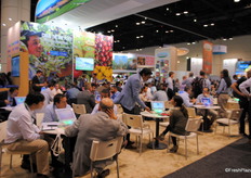 El stand chileno repleto de visitantes y exportadores reunidos, como siempre.