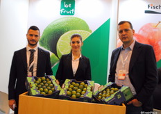 Stephane Hellin, de ACMH International, empresa de desarrollo de negocios de Francia con Diana y Luiz Eduardo Raffaello, de Befruit, Brasil, que es el productor con la que colabora.