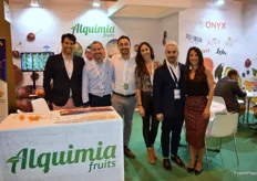 Martín Cousiño, Manuel Baides, Joao Juma, Miriam Ruiz y Lázaro Pérez, en el stand de Alquimia fruits. 