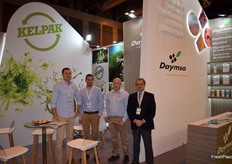 Stand de Daymsa con José Carlos Amor, Rafael Tortosa, Miguél Lázaro y Sergio. Esta empresa es la principal productora de leonardita de Europa. La leonardita es un mineral fundamental por su alto aporte en ácidos húmicos que son unas sustancias naturales que revitalizan las propiedades biológicas de los suelos agrícolas.