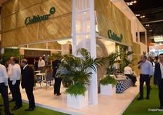 Stand de Cultivar, inspirado en la época colonial, con mucho estilo y buen gusto y con motivo de su línea de productos exóticos. 