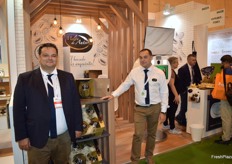 Jordi Valle y Miquel Torradeflot, en el stand de Melón de Autor, promocionando la nueva campaña de melón de Brasil.  La empresa produce melón piel de sapo durante todo el año gracias a sus plantaciones en Brasil y en España con variedades premium. 