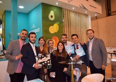 Equipo de la empresa malagueña Axarfruit, promocionando sus mangos, aguacates y limones convencionales y ecológicos. 