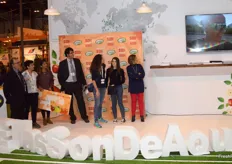 Stand de Nufri, en el que se hizo entrega de premios a deportistas en la campaña de sus manzanas Livinda "Ellas son de Aquí", para la promoción del consumo de manzana española. 