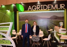 Ginés Navarro y Yolanda Vaello, de la empresa murciana especialista en hortalizas de hoja Agridemur. 