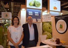 Carmen Morella y José Fuster, en el stand de la Denominación de Origen Protegida Alcachofa de Benicarló.