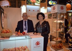 Stand de Cambayas, líder en producción de granadas, con Susi Bonet.