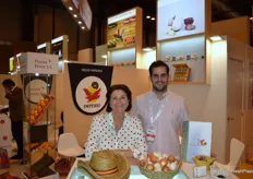 Carmen Roch y Borja Mira en el stand de Imperio, empresa productora de ajos y cebollas con más de 51 años de experiencia. 