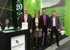 Pedro Alderete, Yolanda Vaello, Ginés Navarro y Rubén Inglés, en el stand de la empresa murciana Agridemur, productora de hortalizas de hoja y bolsas con mix de ensaladas.