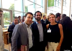 De izquierda a derecha: Manuel Peris, de Agribio, parte del grupo AMC Antonio Muñoz; Álvaro de Nieves y Carolina Maset, de Suterra.