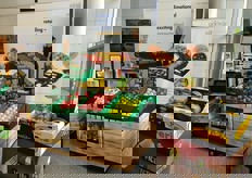 Stand de Pck'n Og, estantería móvil de presentación atractiva para exponer los productos en fruterías o supermercados.