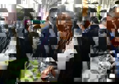 Susi Bonet, del departamento comercial de la cooperativa Cambayas, la mayor exportadora de granadas de España.