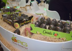 Nueva imagen en los envases de aguacate y mango de Reyes Guitérrez