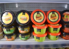 Guacamole y salsa de mango picante en el stand de Avomix