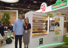 Javier y Maria Reyes, en el stand de Reyes Gutiérrez.