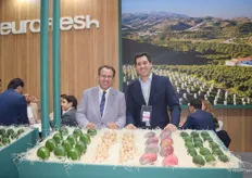Alexander Koch y Alberto Jiménez Capitán, en el stand de Eurofresh, productores de aguacate, aguacate tropical, mango y jengibre.