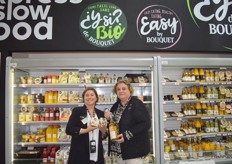 Carlota Pardo (Directora de Comunicación) y Piedad Coscollá (Directora de Marketing), en el stand de Anecoop, que está desarrollando una gama cada vez más completa de alimentos sanos y listos para consumir. 