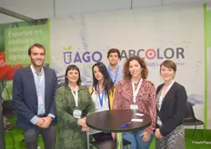 Santiago Santizo, Ximena Travisany, Virginia Sánchez-Aquino, Álvaro Sánchez, Paloma Franco y Milena Molozzu, en el stand de AGQ Labs.