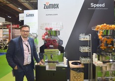 Bertrand Barral, responsable comercial para Francia de Zumex, presentando la nueva máquina exprimidora de granadas Speed Pommegranate.