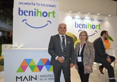 Benihort presentó su nueva marca MAIN, Maestros de la Tierra. Izq. Guillermo Edo, director de Benihort junto a Sunny López Fibla, directora de comunicación.