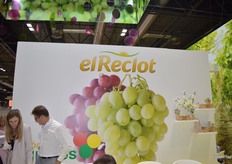 El Reclot, Fuente de vida con Aracil, Martínez y Morillo. Uva de mesa.