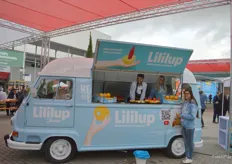 JimboFresh International trajo el minimelón Lililup en una atractiva furgoneta de comida del espacio exterior 'food truck' con ambientación musical... 
