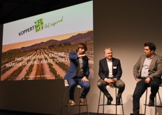 Hidde Boersma (izq.) explicando el concepto de "ecomodernismo" durante el debate de Koppert "Partenariado con la naturaleza: matrimonio o juntos viviendo aparte"