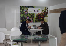Farmfruit de Villanueva de la Serena con 35 años en el sector en plena reunión. 