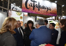 El pabellón de Cataluña recibió la visita de la Consejera de Agricultura de la Generalitat, Teresa Jordà.