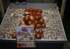 El surtido de ajos y cebollas de Cebollas Cifuentes de Albacete.