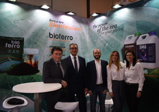 El equipo directivo y comercial de Plymag presentando Bioferro.