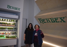 Herbex nos mostró su extensa gama de hierbas. Departamento de ventas: dcha. Mariana Alonso Hernández, izq. Conchi Cabrera.