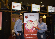 Jumosol con la cebolla dulce española: Javier Argueta junto a Isabel Cuartero.