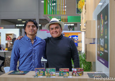 Segundo Ramos L. (i) y su hijo (d) de Toty Bananas