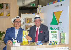 Luis Albornoz Velásquez (d) y su amigo (i) de NegoPlus