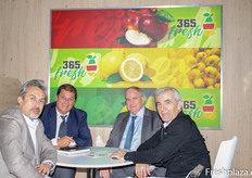 El equipo de 365 Fresh en una reunion