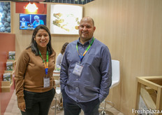 Paola Francia de La Grama y su colega