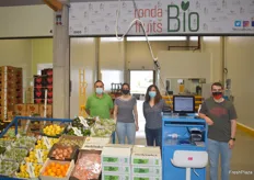 Alonso, Ava, Judit y Ricardo, de la empresa Ronda Fruits. La mayoría de sus productos ecológicos son de España.