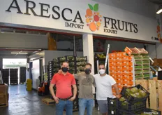 Una parte del equipo de Aresca Fruit, que tiene tres almacenes en Mercabarna, uno de ellos de 700 m2. Sus clientes se encuentran en toda Europa.