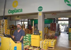 Manuel, de Coplaca. Importan productos de todo el mundo para sus clientes en Europa.
