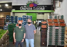 Iván y García, de García Lucas., que ofrece diferentes hortalizas de España a sus clientes en el mercado nacional.