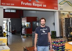 Cisco, de Frutas Roqué. Frutar Roqué oferta tomates y fresas, que se recogen el mismo día en el que se venden.
