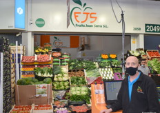 Joan, de Joan Serra. Ofrece diferentes frutas y hortalizas de España.