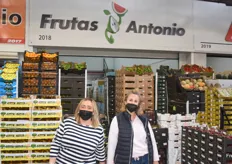 Eva y Ángeles, de Frutas Antonio. La empresa comercializa diferentes tipos de hortalizas de España, principalmente lechuga.