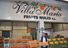 Carlos, de Villa Maria. Ofrece cítricos de España.