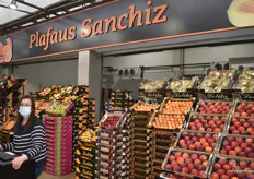 Plafaus Sanchiz ofrece una amplia gama de productos cítricos y también nectarinas.